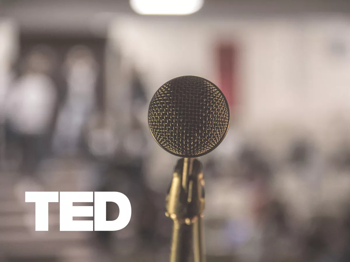 Mikrofon és TED logó